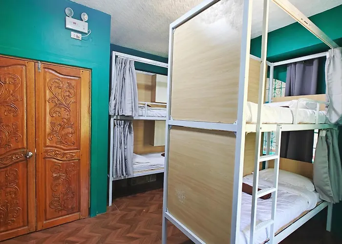 80 Bar Hostel