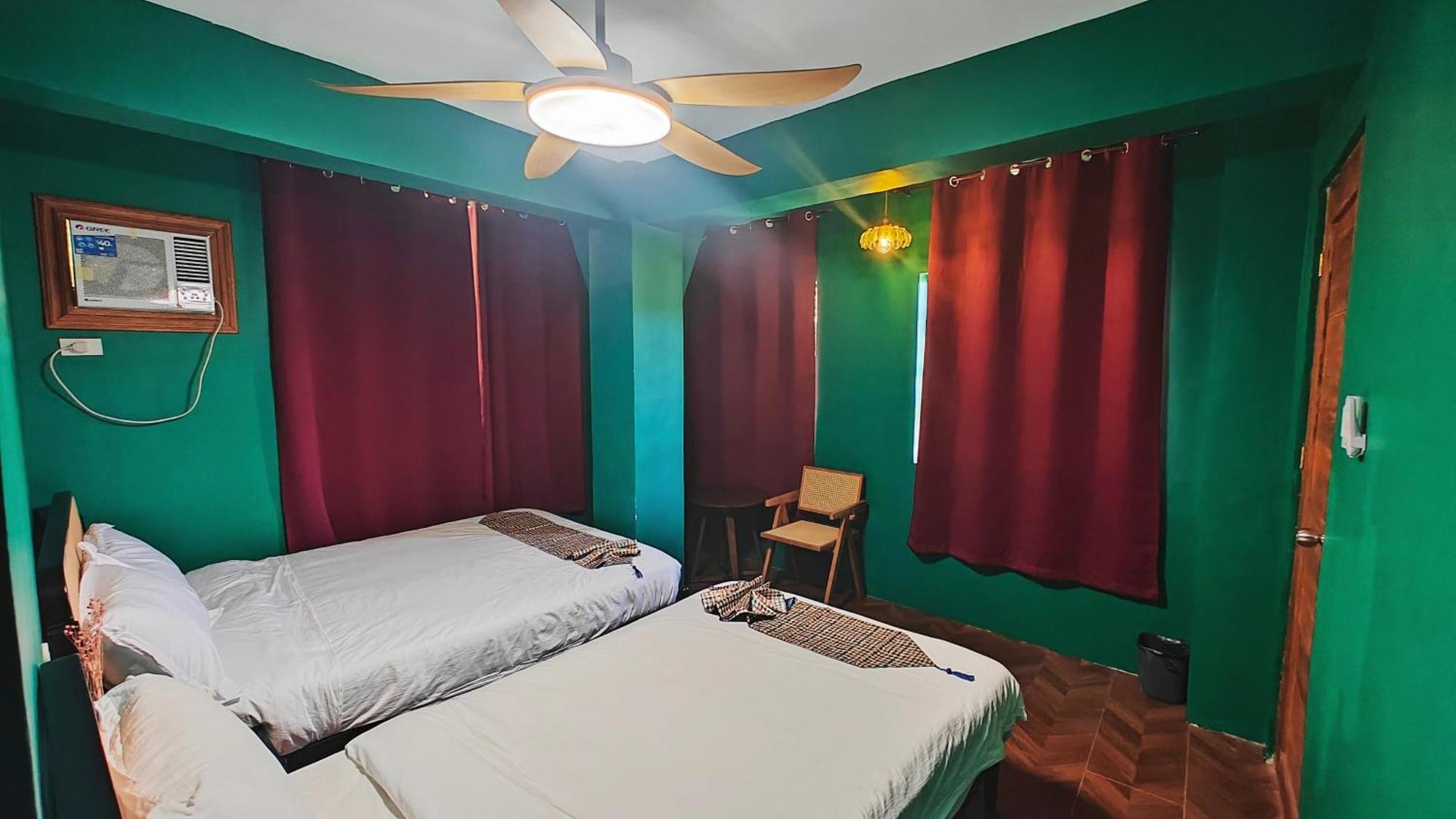 Hostel 80 Bar Coron